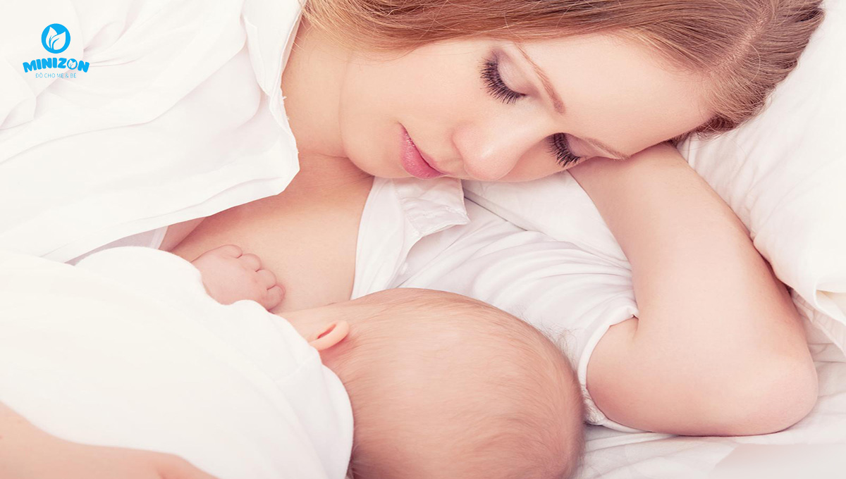 Hướng dẫn mẹ cho bé bú nằm Hướng dẫn mẹ cho bé bú nằm
