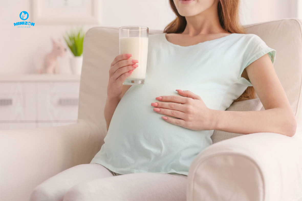 Mẹ bầu uống sữa cho con tăng cân Mẹ bầu uống sữa cho con tăng cân