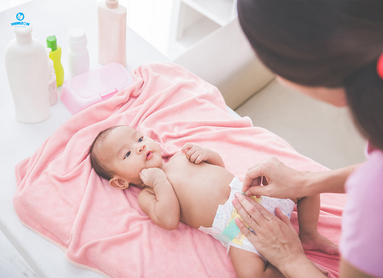 Các bước chuẩn bị trước khi thay tã cho trẻ Các bước chuẩn bị trước khi thay tã cho trẻ