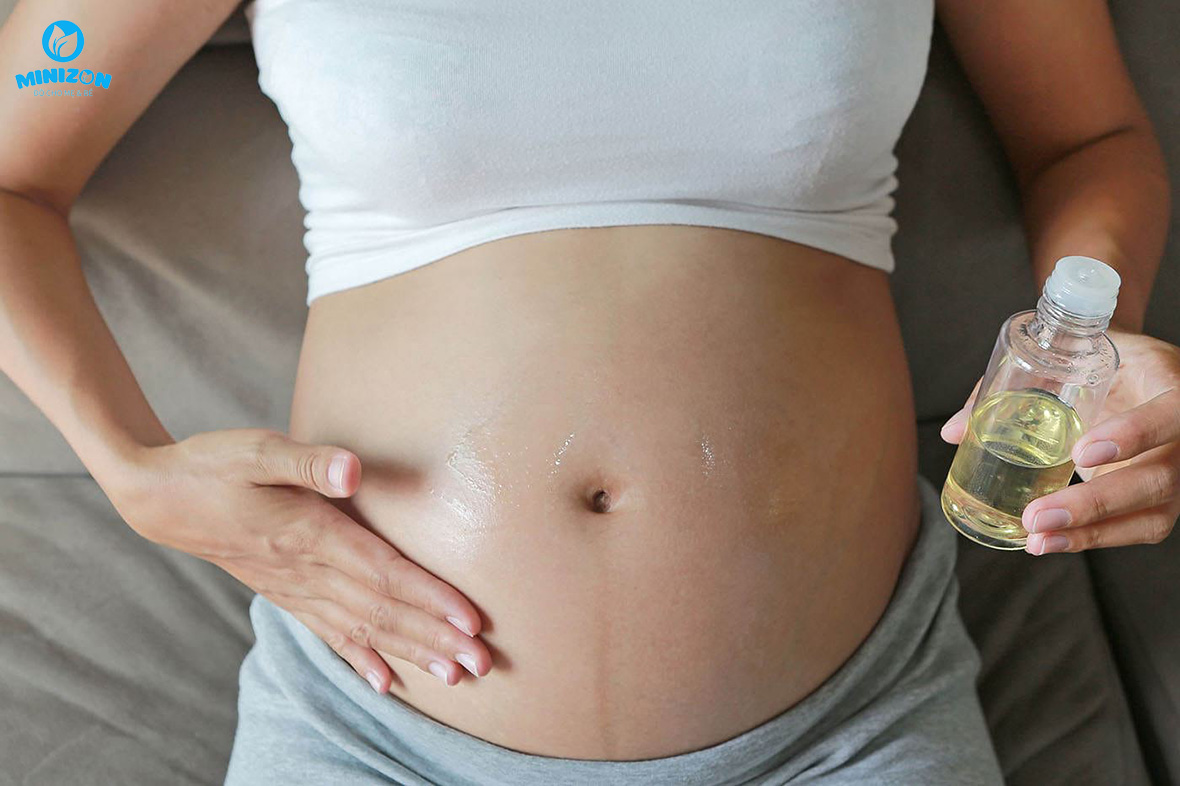 Cách bôi kem trị rạn da cho bà bầu đúng chuẩn Cách bôi kem trị rạn da cho bà bầu đúng chuẩn