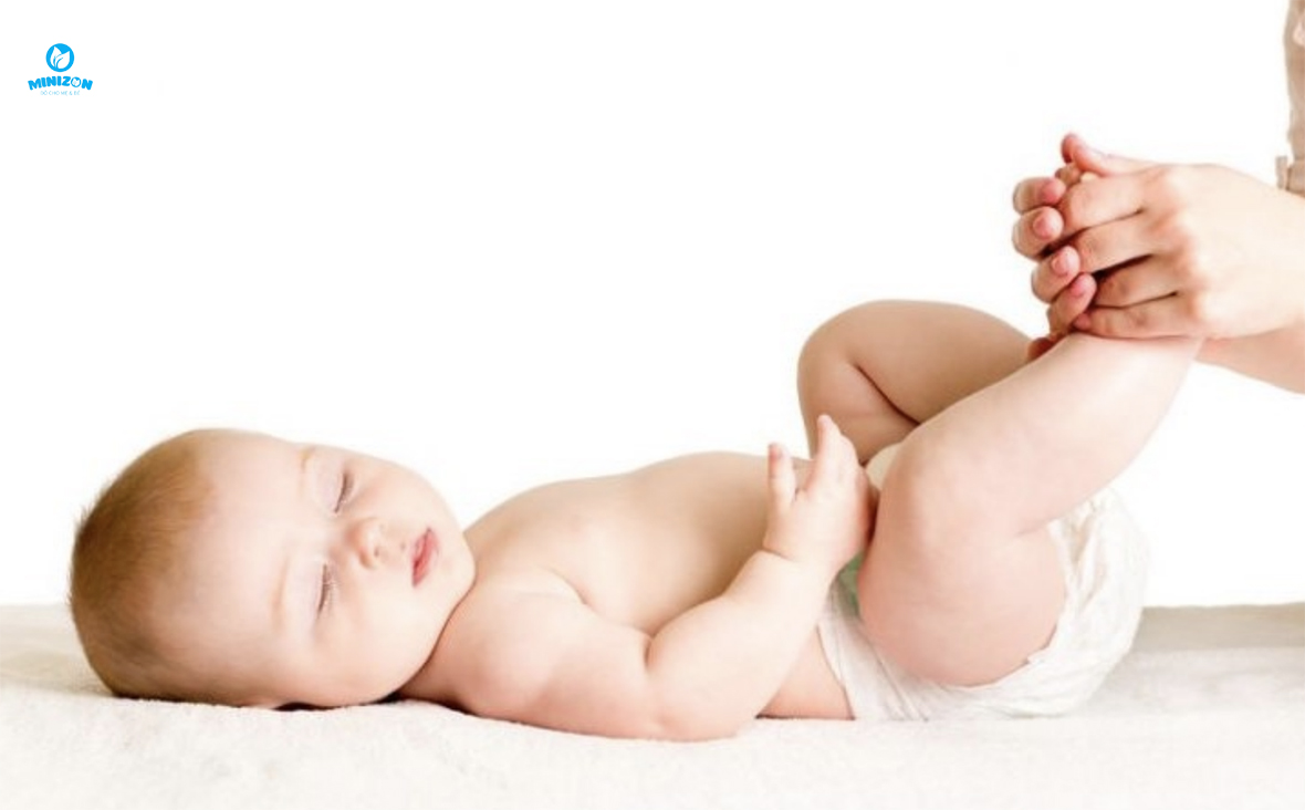 Cách thay bỉm (tã) cho trẻ sơ sinh theo giới tính Cách thay bỉm (tã) cho trẻ sơ sinh theo giới tính