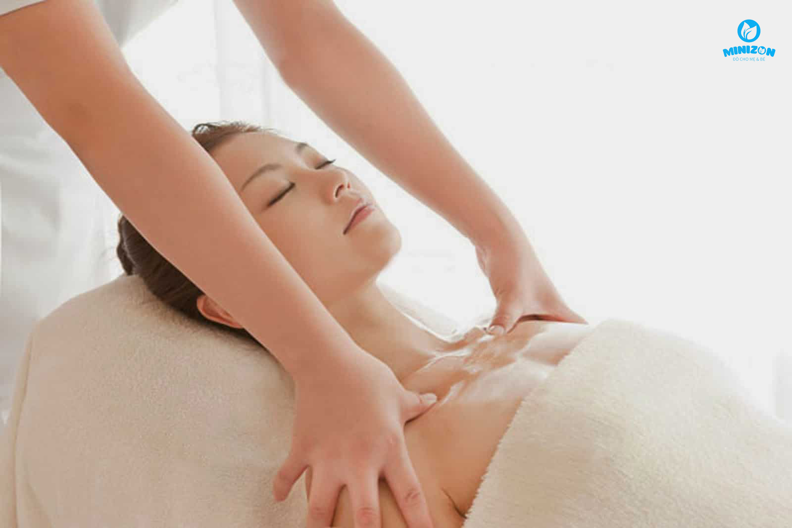 Massage bầu ngực giúp thông tia sữa Massage bầu ngực giúp thông tia sữa