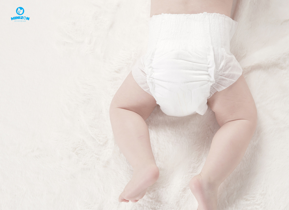 Một số lưu ý khi thay bỉm cho bé sơ sinh an toàn Một số lưu ý khi thay bỉm cho bé sơ sinh an toàn