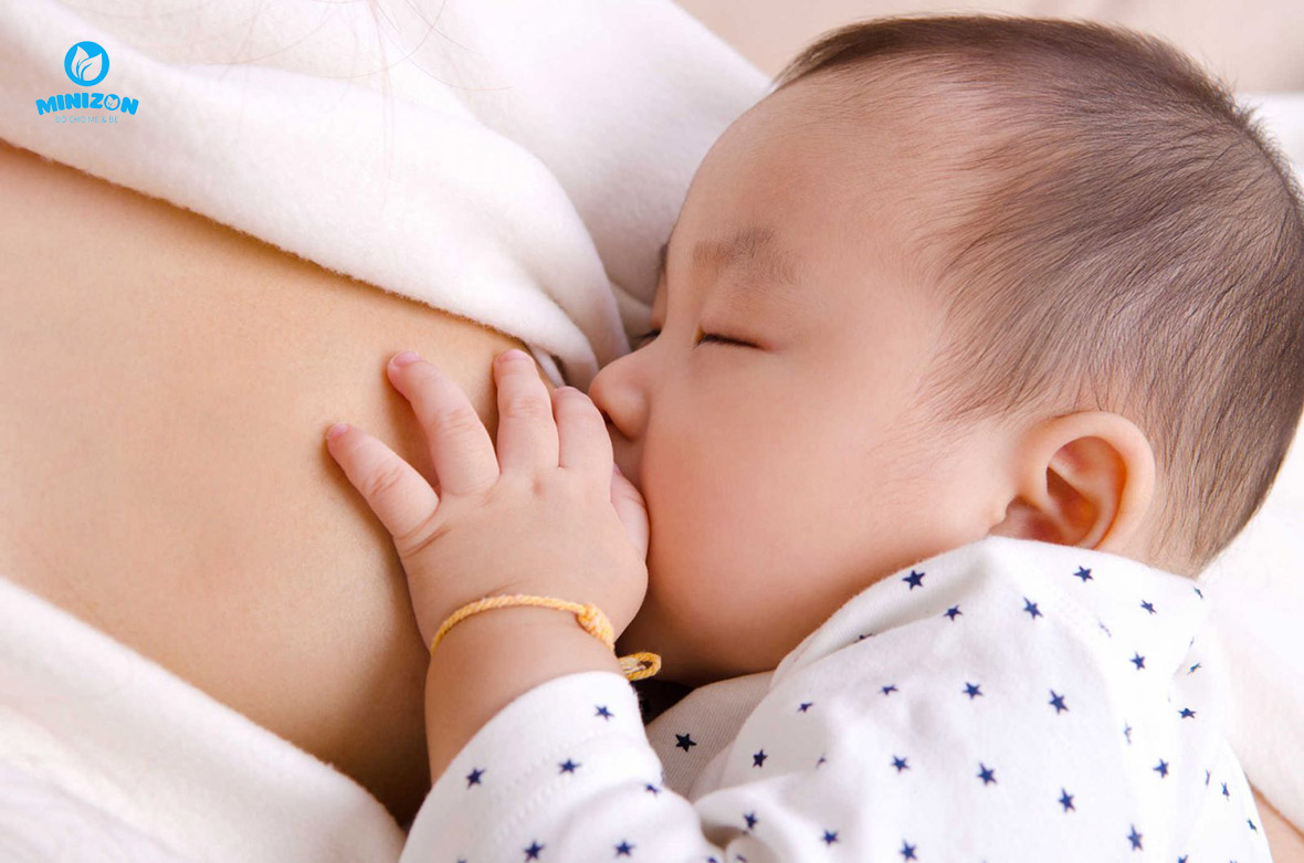 Sữa mẹ là cách chữa nứt cổ gà hiệu quả Sữa mẹ là cách chữa nứt cổ gà hiệu quả