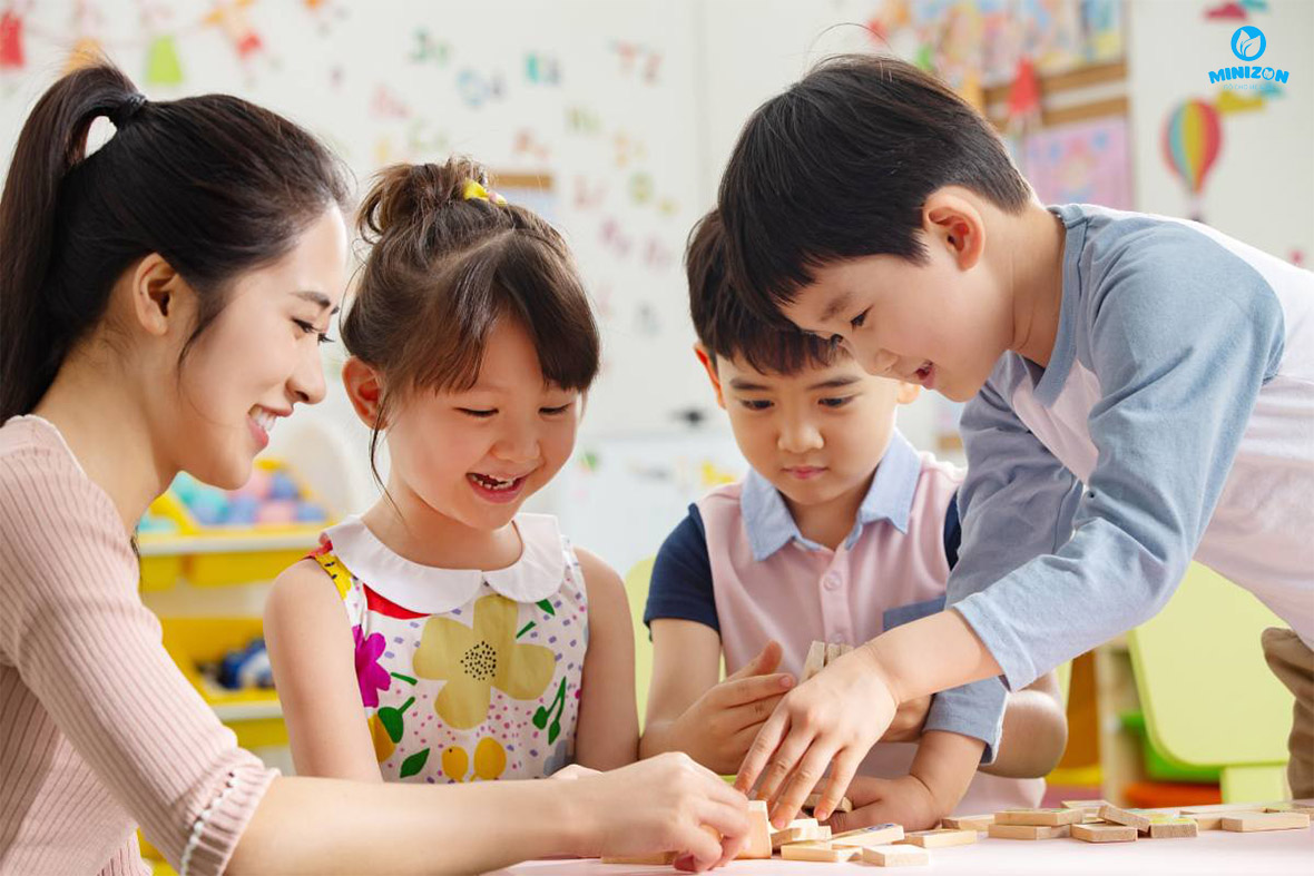 Cho trẻ tiếp xúc cùng những đứa trẻ thông minh Cho trẻ tiếp xúc cùng những đứa trẻ thông minh