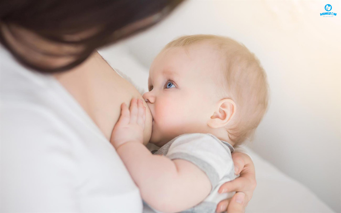 Bé uống sữa non có tốt không Bé uống sữa non có tốt không
