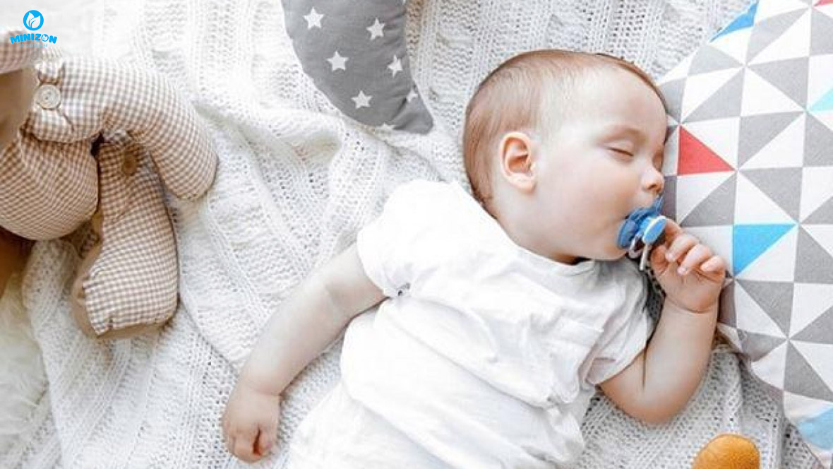 Bé mấy tháng tuổi thì nên dùng núm vú giả? Bé mấy tháng tuổi thì nên dùng núm vú giả?