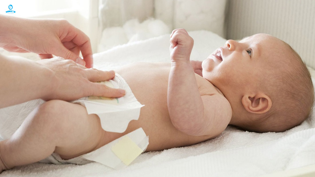 Bụng khó chịu khiến phân trẻ sơ sinh có màu xanh Bụng khó chịu khiến phân trẻ sơ sinh có màu xanh