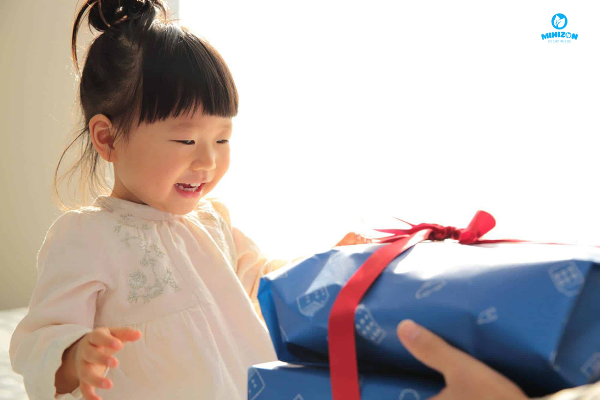 Cách chọn quà sinh nhật phù hợp với bé gái 1 tuổi Cách chọn quà sinh nhật phù hợp với bé gái 1 tuổi