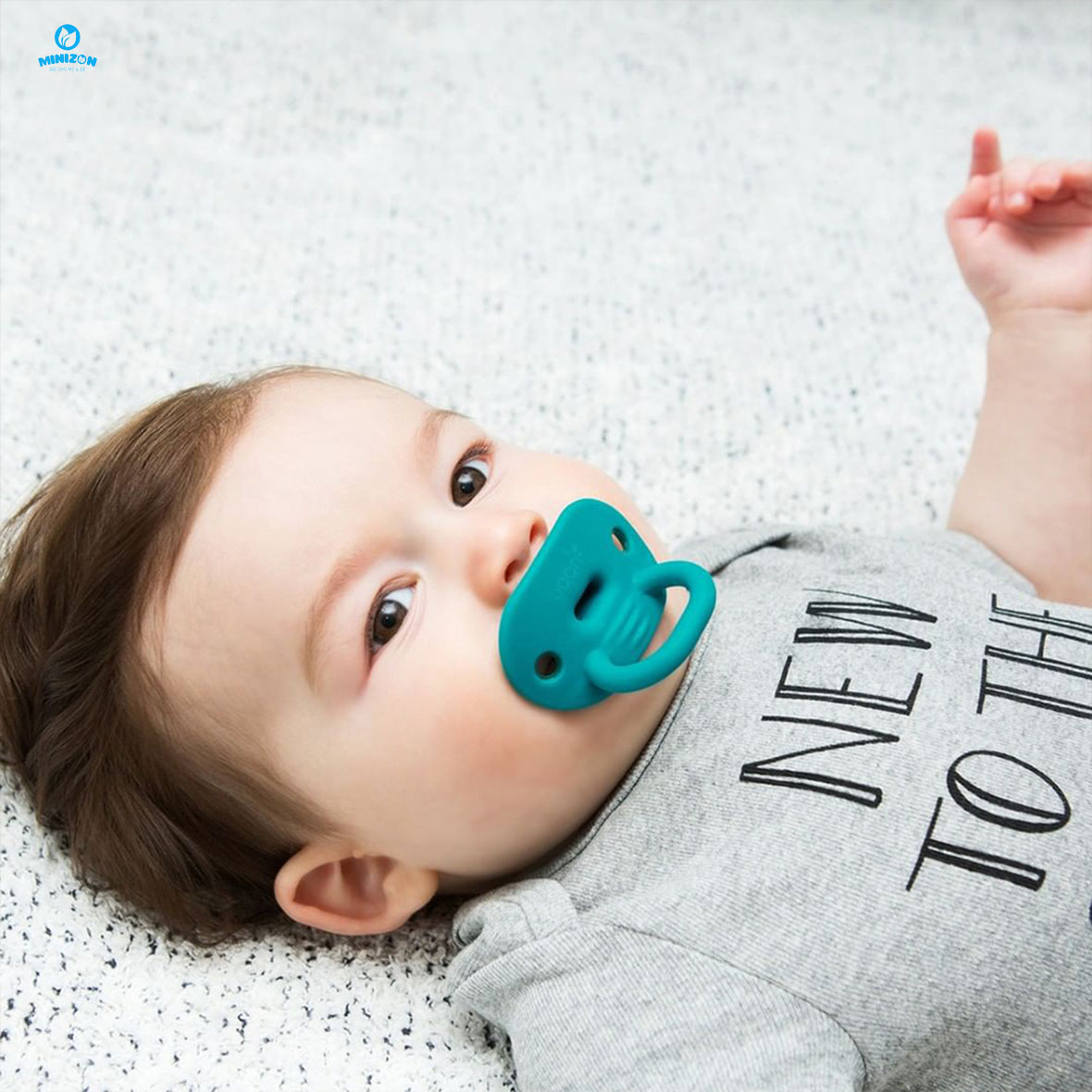 Cho bé ngậm núm vú giả không phải là cách duy nhất để dỗ dành con Cho bé ngậm núm vú giả không phải là cách duy nhất để dỗ dành con