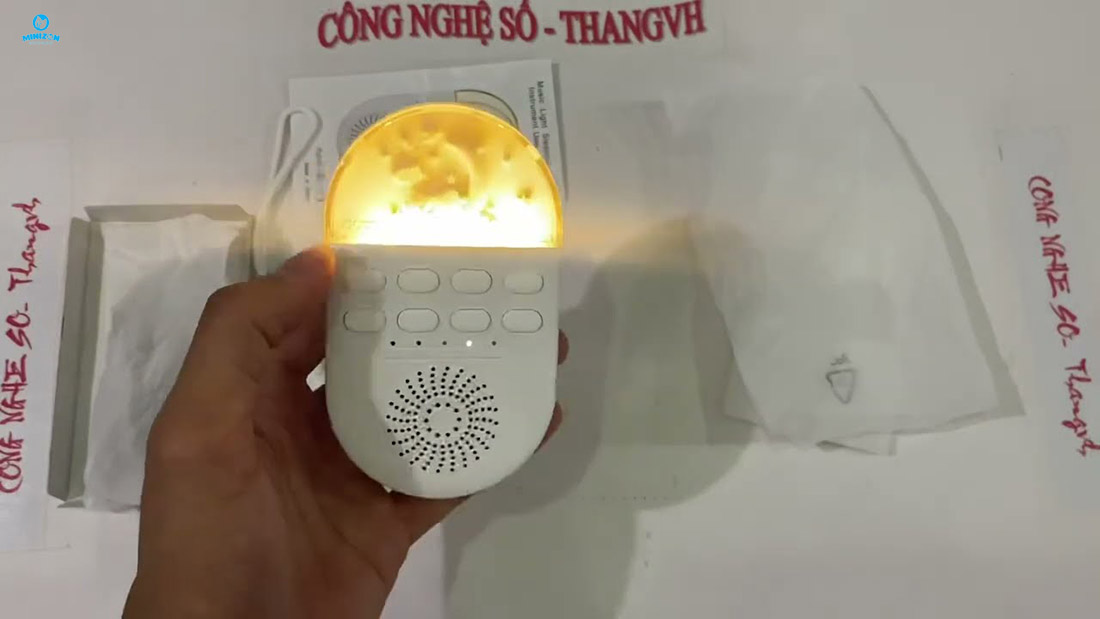 Máy phát tiếng ồn trắng kết hợp đèn ngủ 7 màu Máy phát tiếng ồn trắng kết hợp đèn ngủ 7 màu