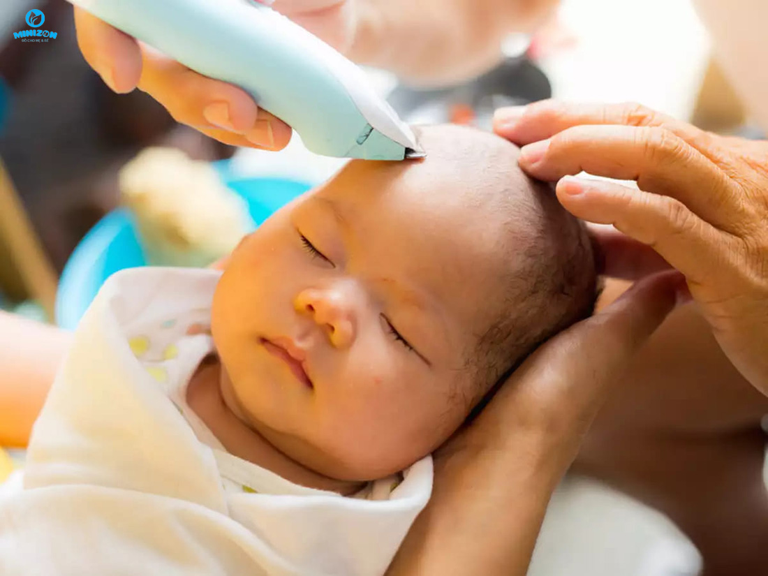 Những điều cần lưu ý để chọn ngày cắt tóc cho bé Những điều cần lưu ý để chọn ngày cắt tóc cho bé