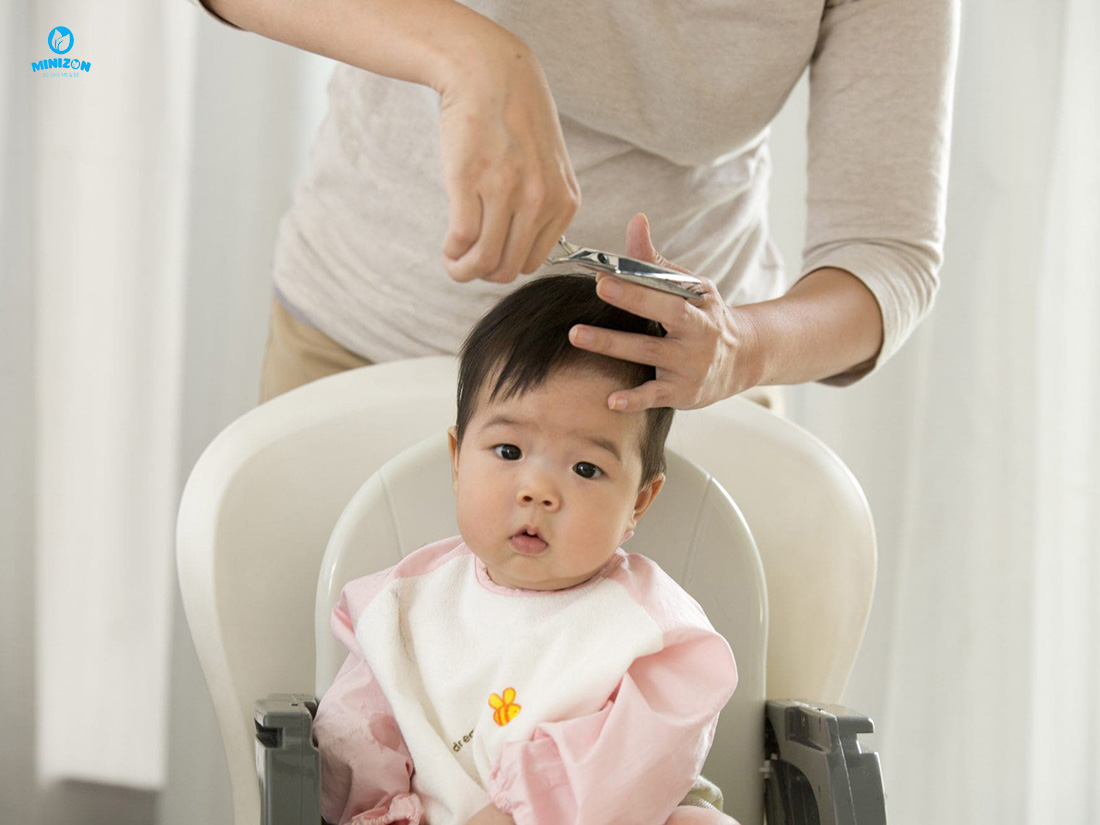 Sai lầm phổ biến khi chăm sóc tóc cho trẻ sơ sinh Sai lầm phổ biến khi chăm sóc tóc cho trẻ sơ sinh