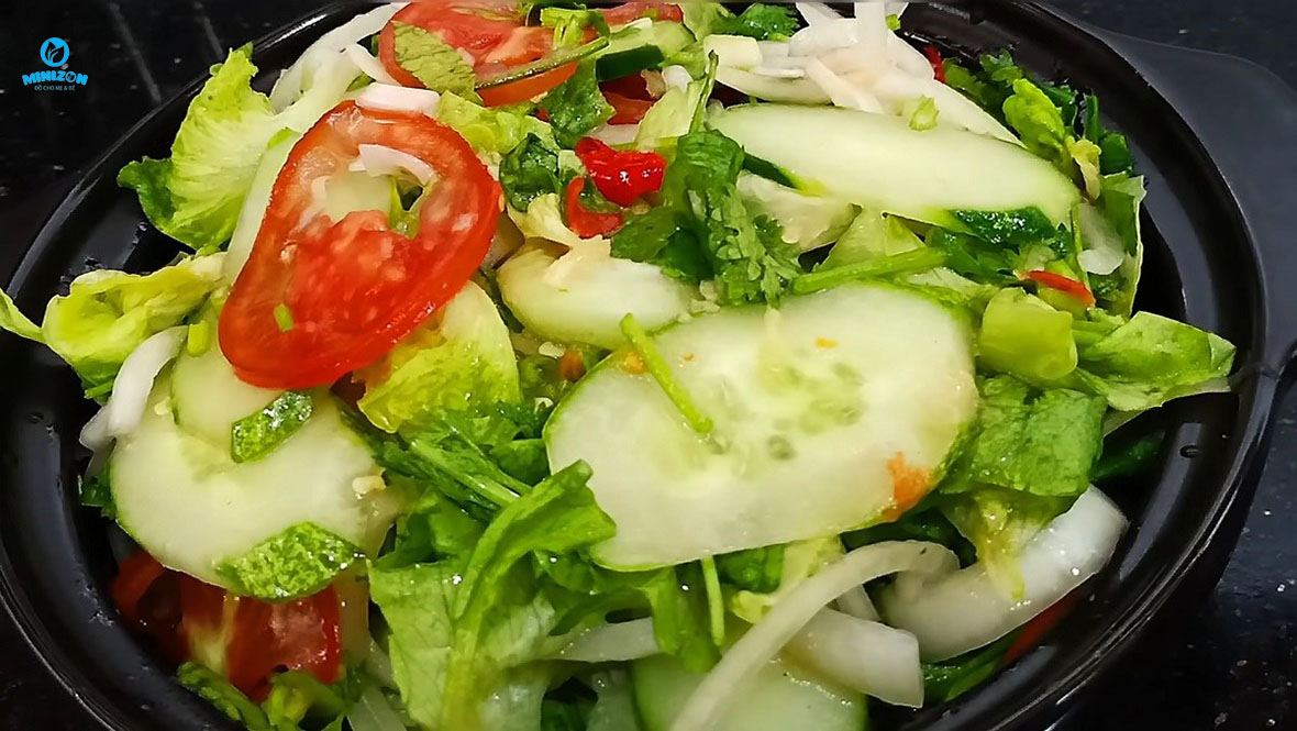 Tránh ăn salad trộn đóng gói sẵn Tránh ăn salad trộn đóng gói sẵn