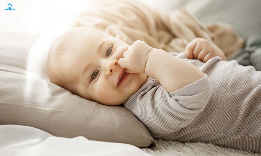 Giải thích cho bé hiểu “mút tay là xấu” Giải thích cho bé hiểu “mút tay là xấu”