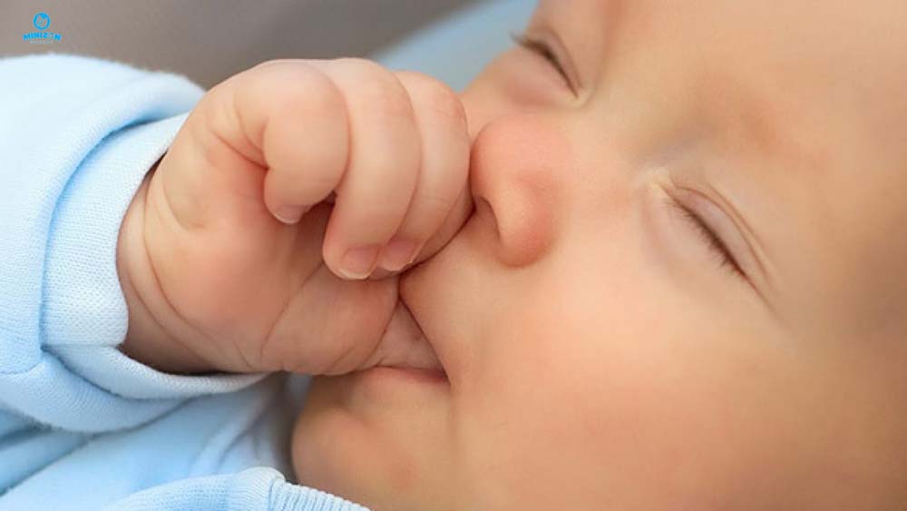 Kiên nhẫn khi cai mút tay cho bé Kiên nhẫn khi cai mút tay cho bé