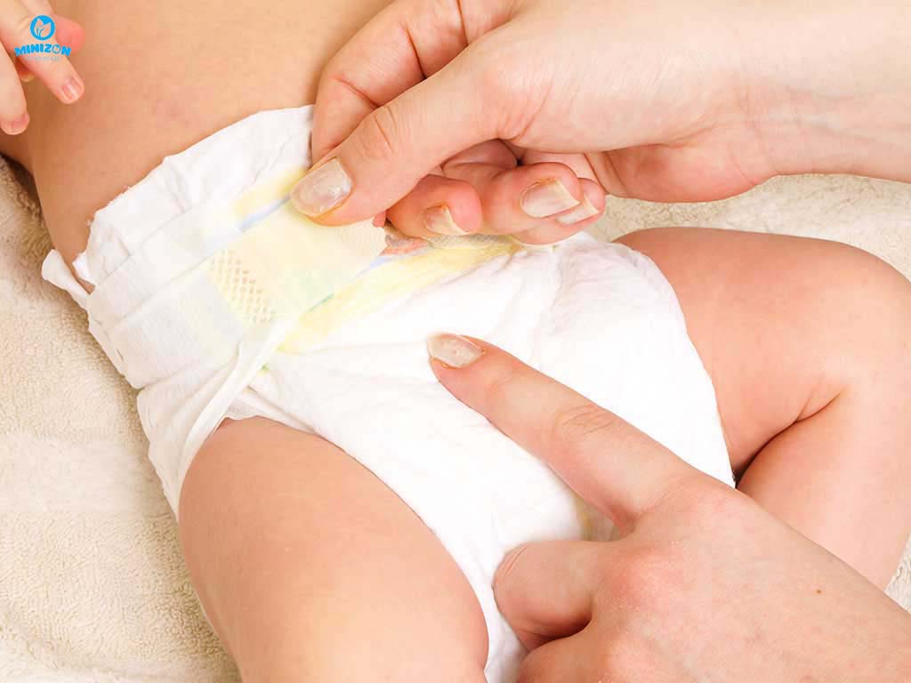 Lưu ý khi vệ sinh vùng kín cho bé gái sơ sinh Lưu ý khi vệ sinh vùng kín cho bé gái sơ sinh