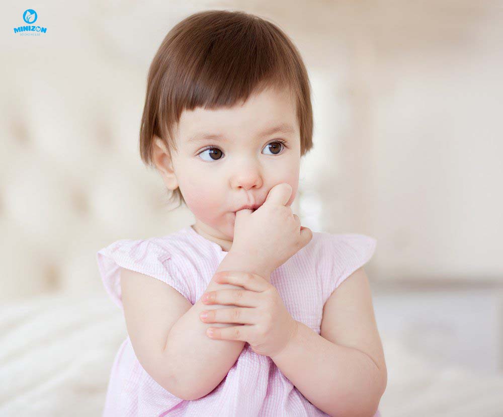 Những ảnh hưởng của thói quen mút tay ở trẻ nhỏ Những ảnh hưởng của thói quen mút tay ở trẻ nhỏ