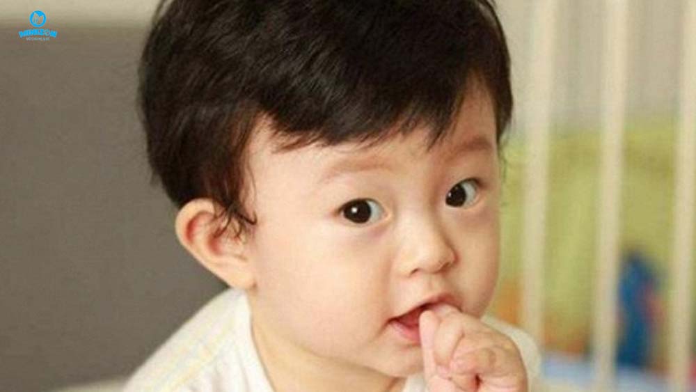 Tật mút tay ở trẻ có nguy hiểm không? Tật mút tay ở trẻ có nguy hiểm không?